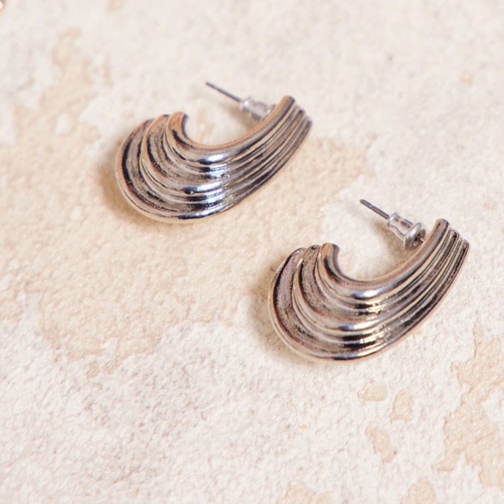 1206 NWT PrettyLittleThing Silver Chunky Curved Ribbed Hoop Earrings